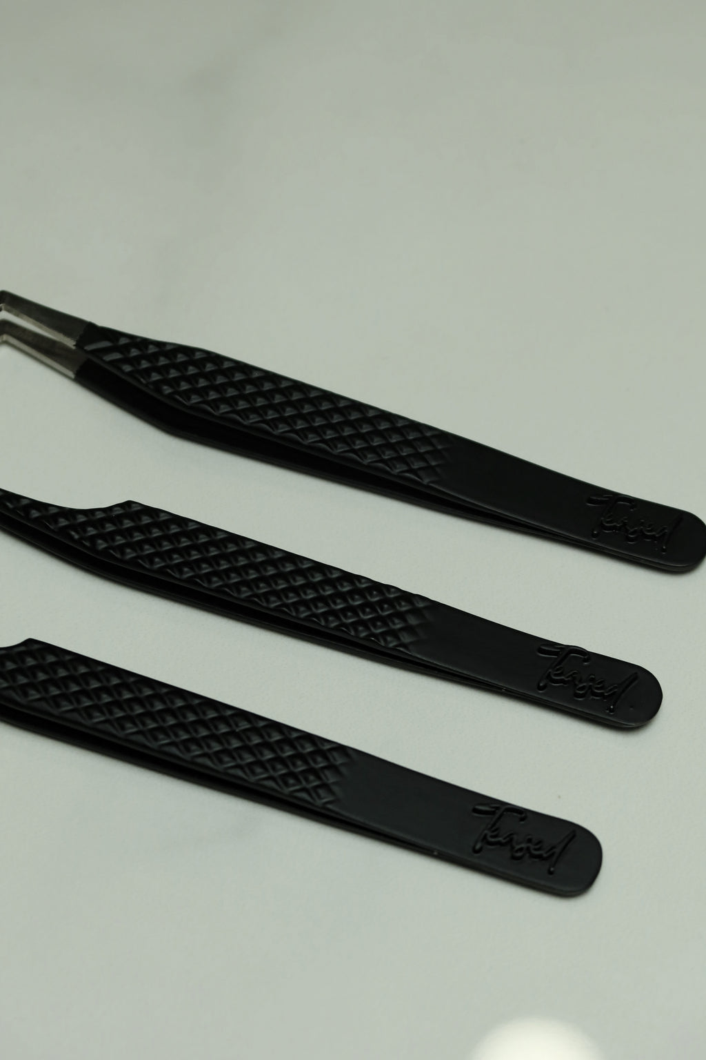 Teased Lash Tweezers