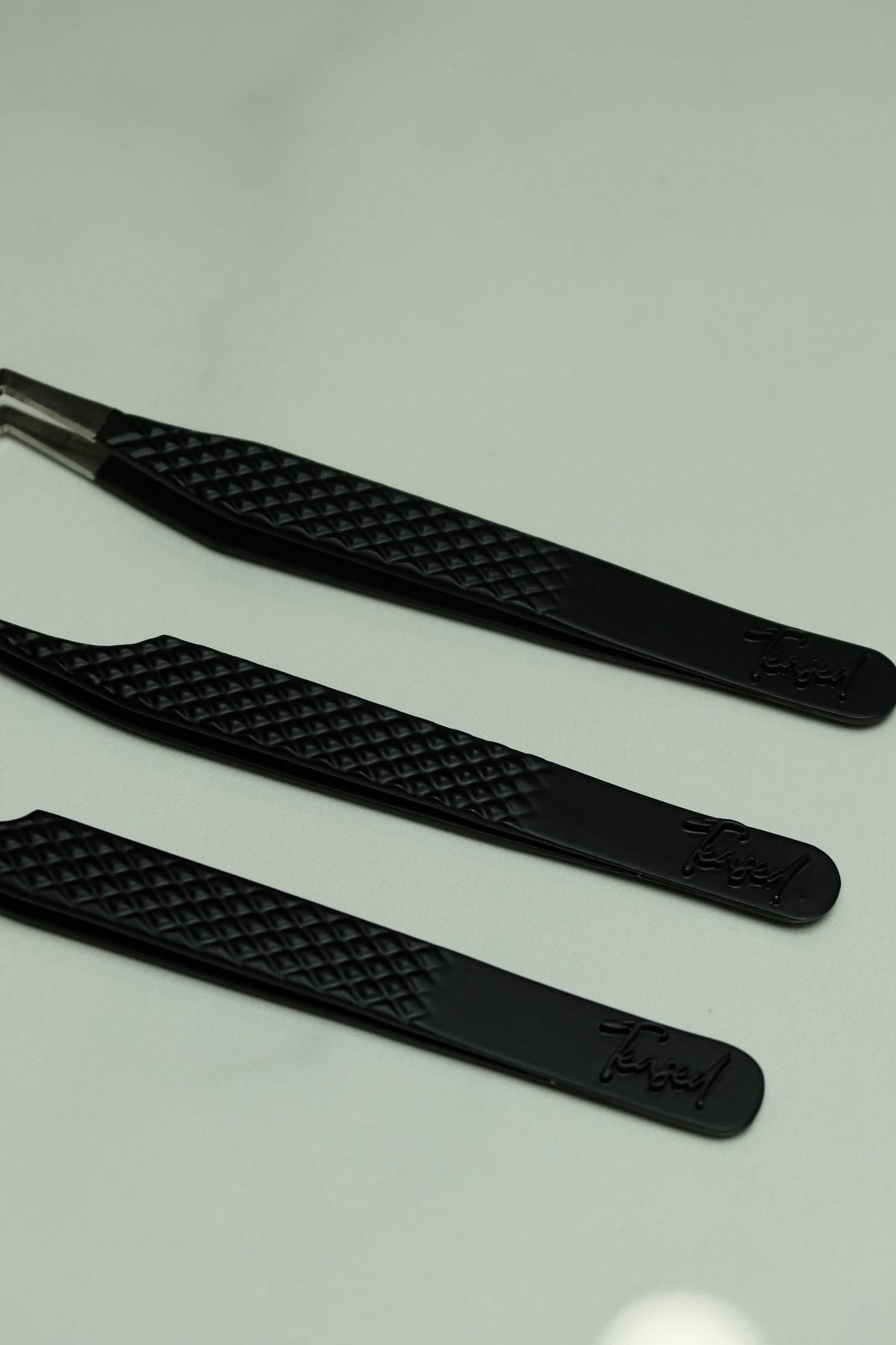 Teased Lash Tweezers