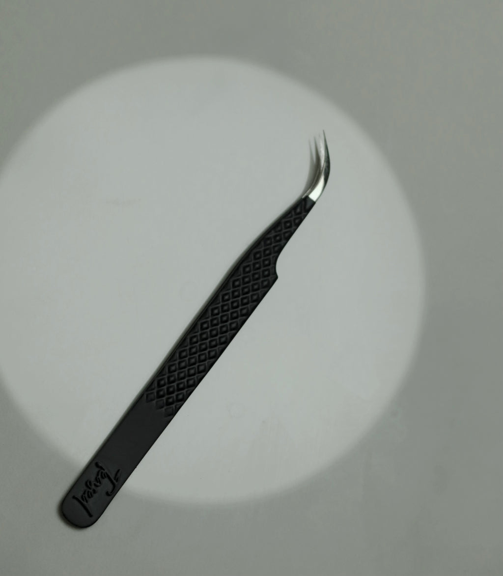 Teased Lash Tweezers