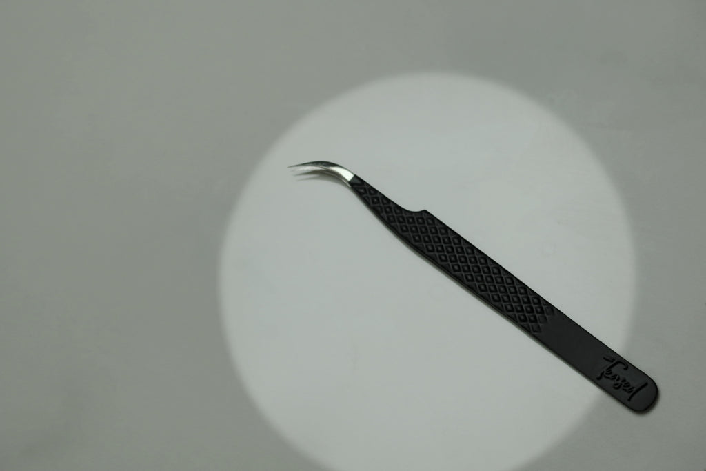 Teased Lash Tweezers