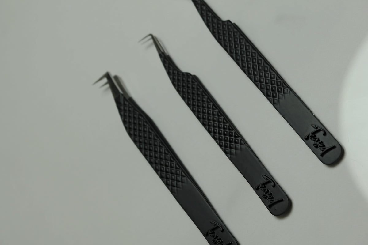 Teased Lash Tweezers